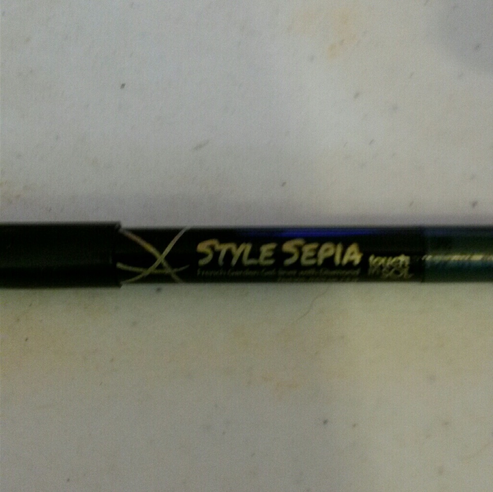 Eye liner